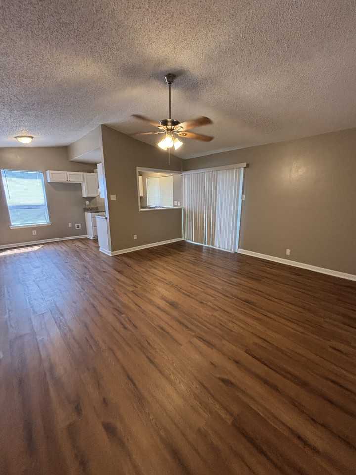 1 Greenway Ct - Photo 5 of 19