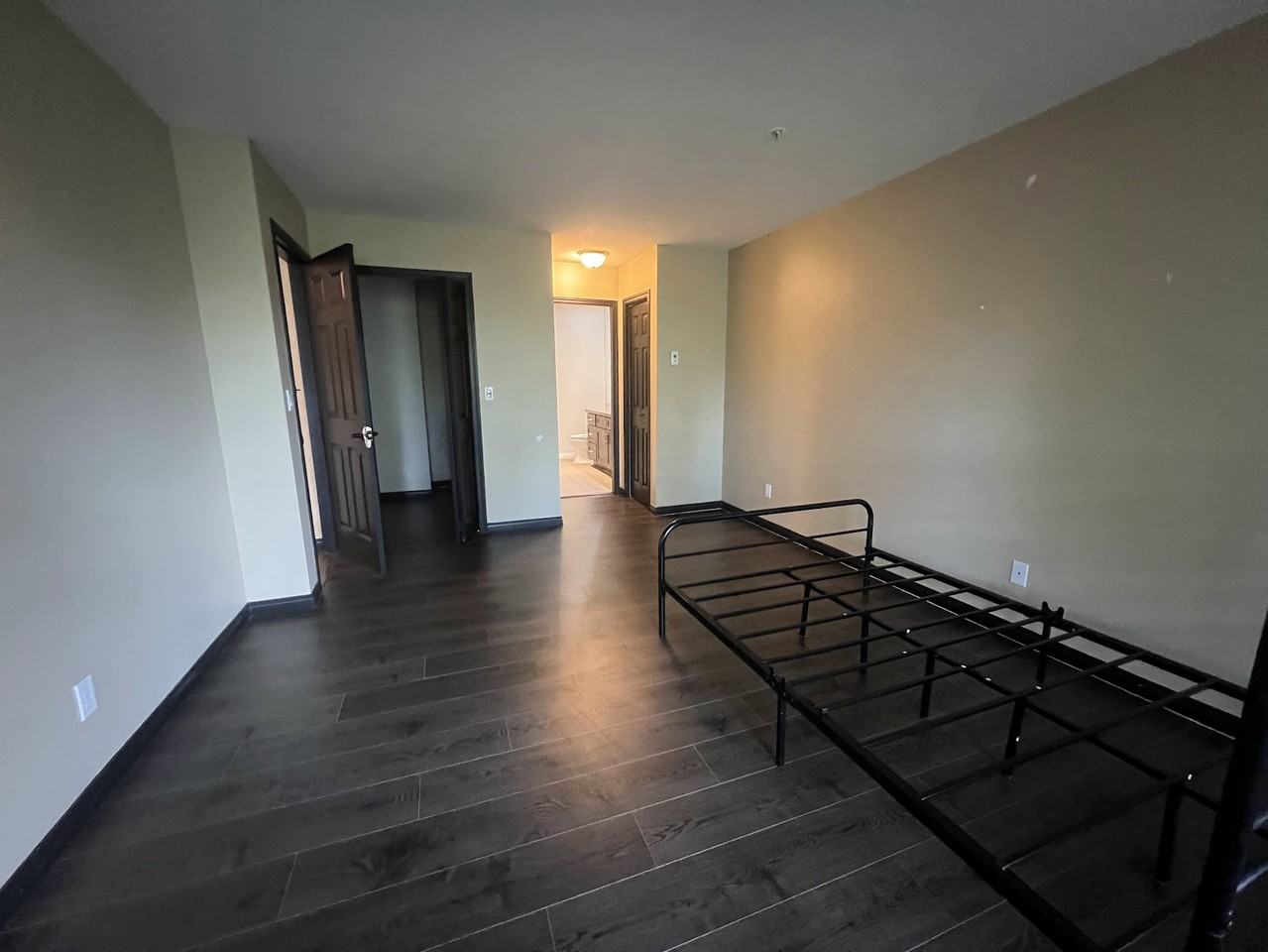 417 Railway St - Photo 3 of 8