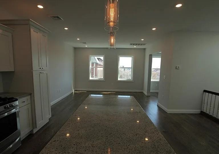 318 Princeton St #2 - Photo 3 of 8
