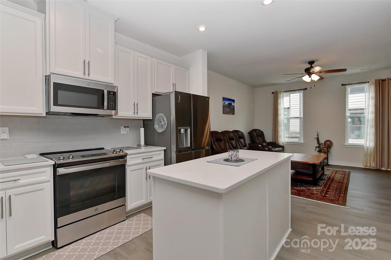 421 Spearfield Lane - Photo 3 of 22