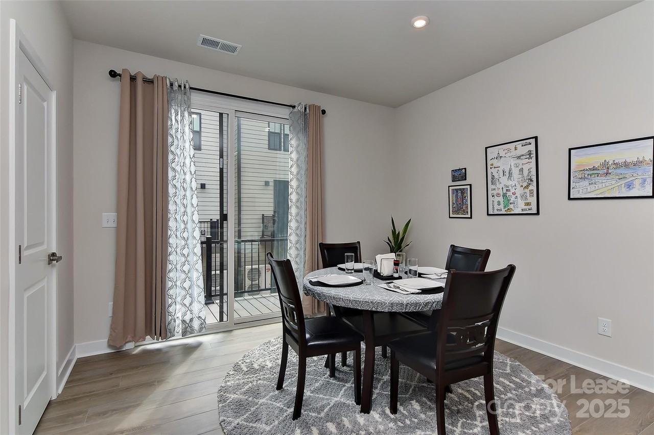 421 Spearfield Lane - Photo 4 of 22