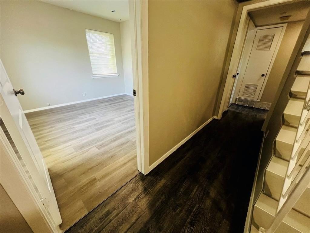 5305 Roberta Dr - Photo 4 of 19