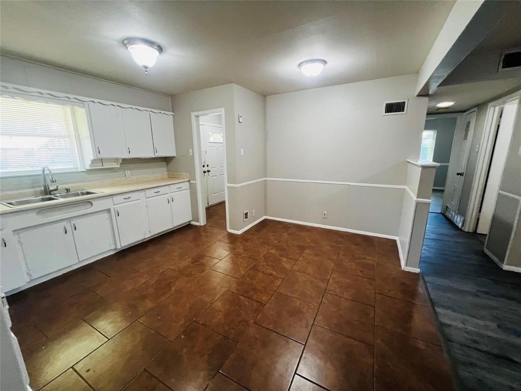 5305 Roberta Dr - Photo 7 of 19