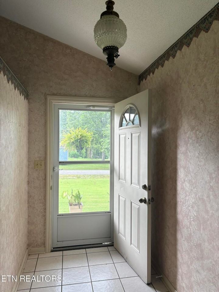 123 Stiles Ln - Photo 2 of 13