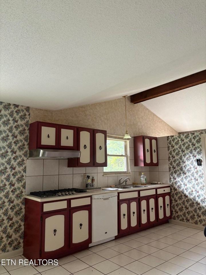 123 Stiles Ln - Photo 4 of 13