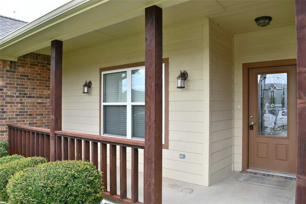 1729 Round Rock Cir - Photo 3 of 27