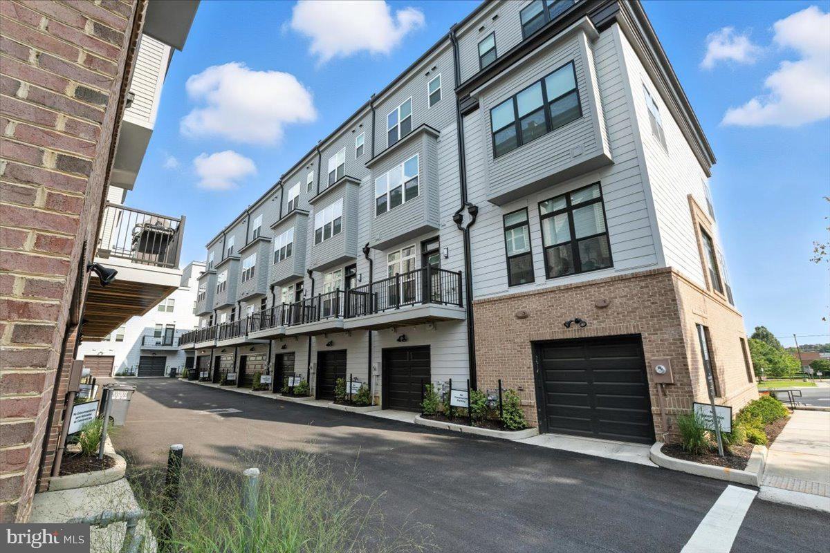 2016 Tysons Ridgeline Rd - Photo 3 of 35