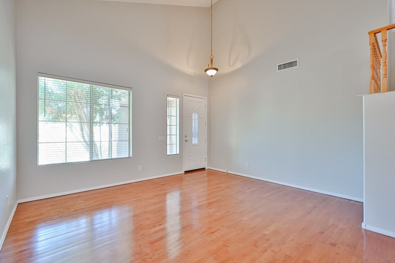 9710 S 45th Ave - Photo 5 of 44