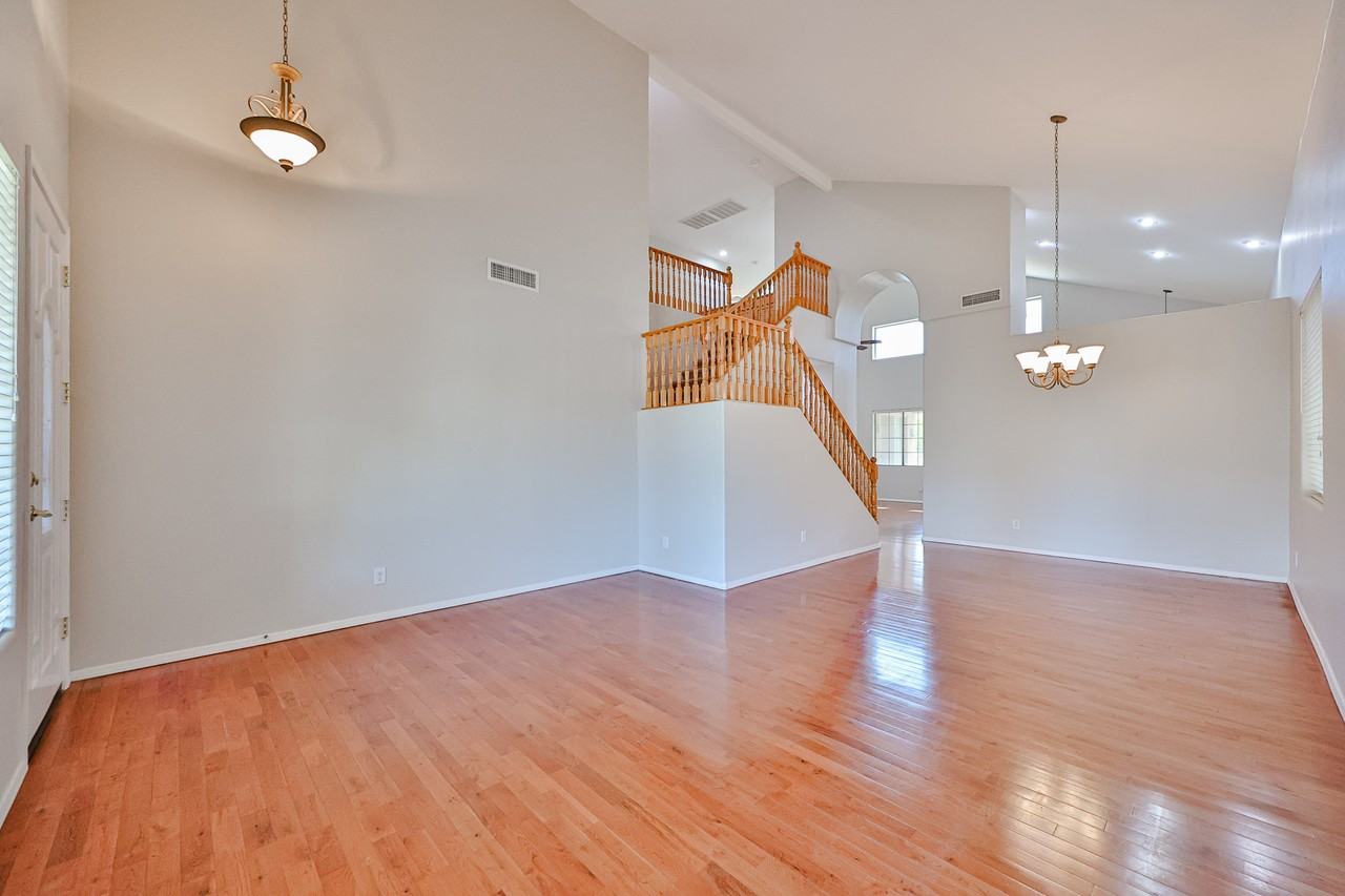 9710 S 45th Ave - Photo 6 of 44