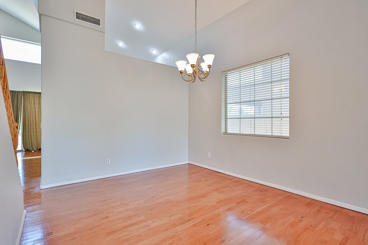 9710 S 45th Ave - Photo 7 of 44