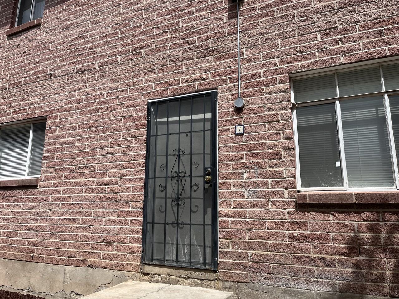 1307 Tijeras Ave Ne - Photo 2 of 11