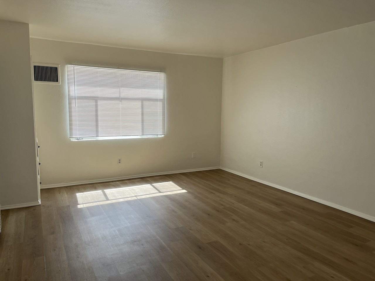 1307 Tijeras Ave Ne - Photo 3 of 11