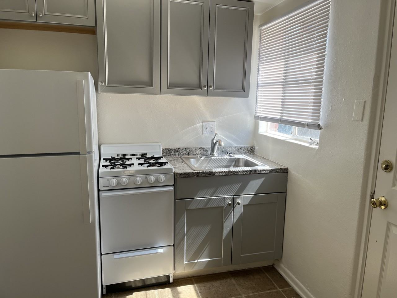 1307 Tijeras Ave Ne - Photo 6 of 11