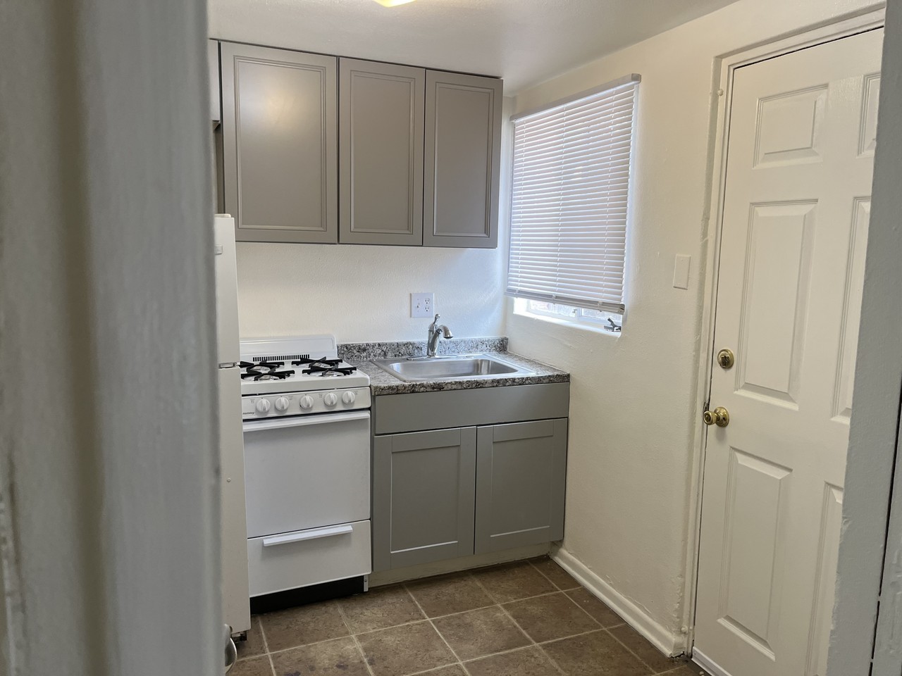 1307 Tijeras Ave Ne - Photo 7 of 11
