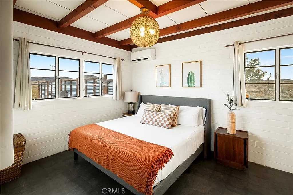 3370 Moonglow Rd - Photo 2 of 8