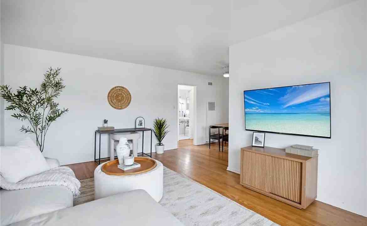 2041 Euclid St - Photo 2 of 19