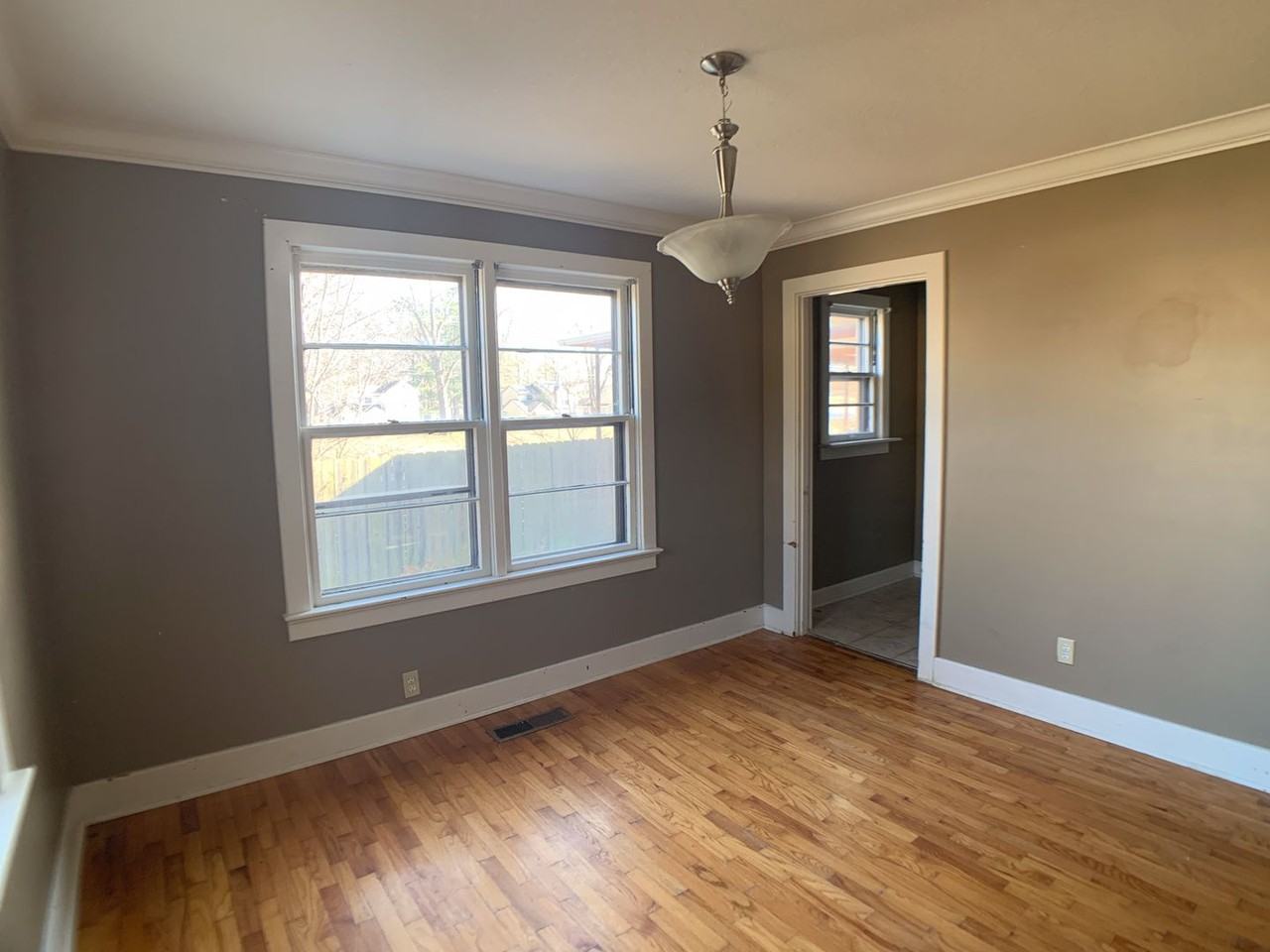 707 Sims Ave - Photo 4 of 8