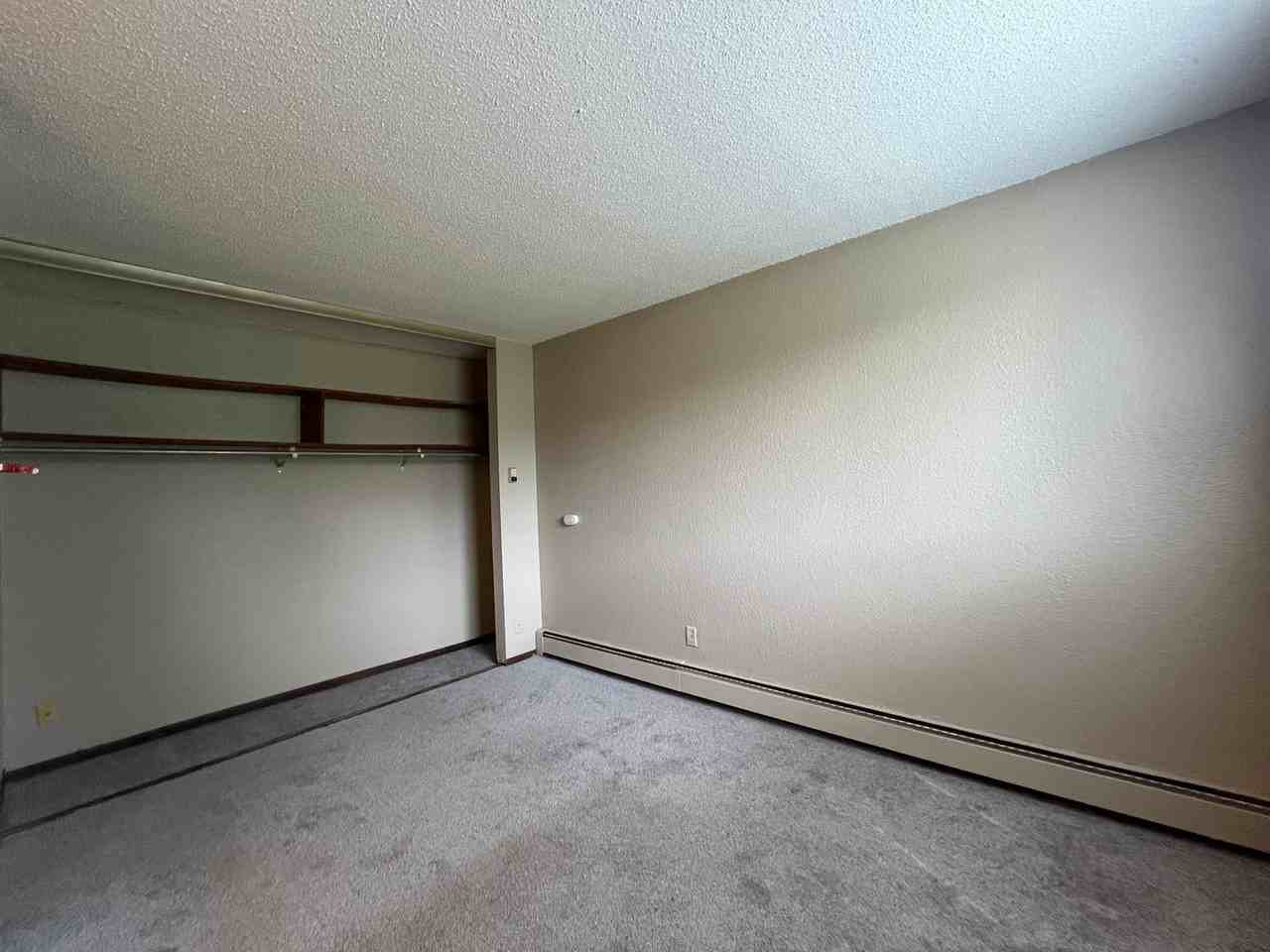 315 Hoyt Ave E - Photo 5 of 12