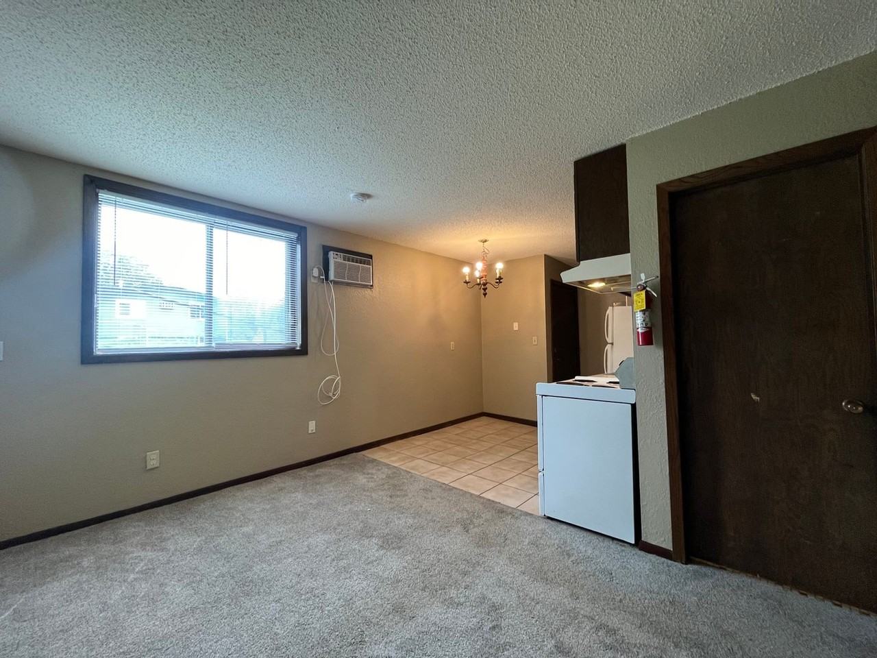 315 Hoyt Ave E - Photo 7 of 12