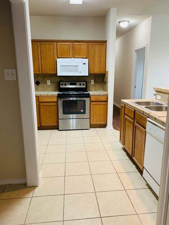 5900 Lovingham Ct - Photo 6 of 39