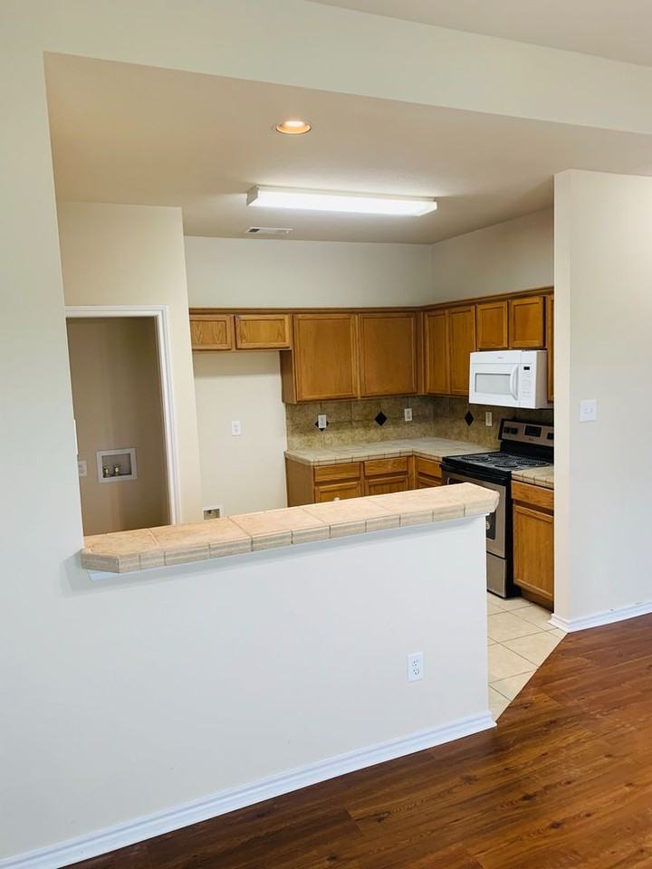 5900 Lovingham Ct - Photo 7 of 39