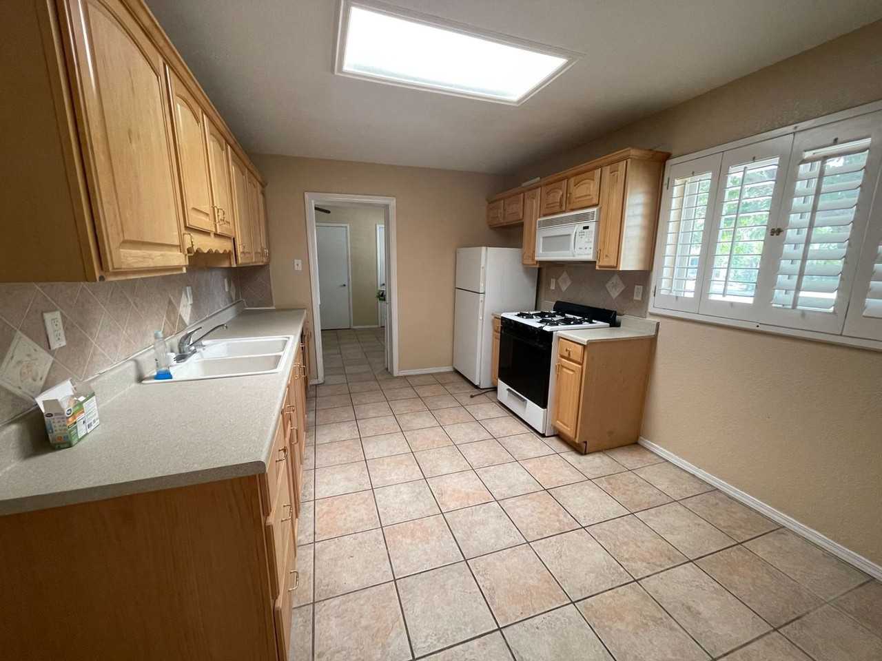 4931 Maxwell Ave - Photo 6 of 18
