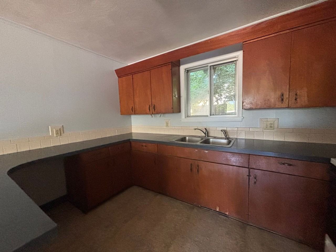 1005 1005 W Washita -3 #3 - Photo 3 of 9