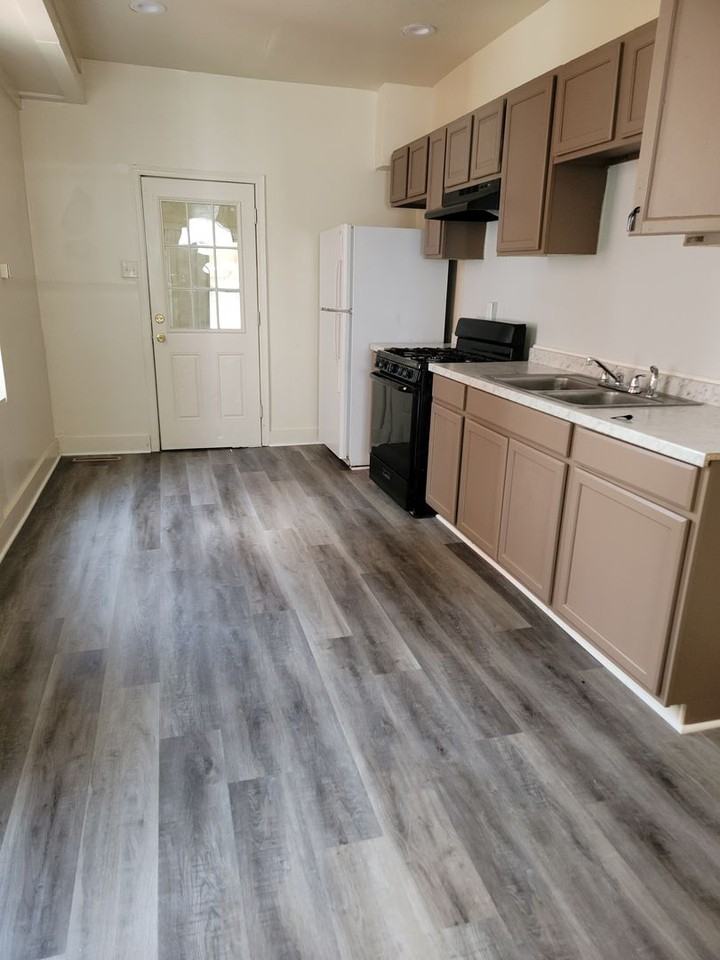 451 Juniper St - Photo 2 of 7