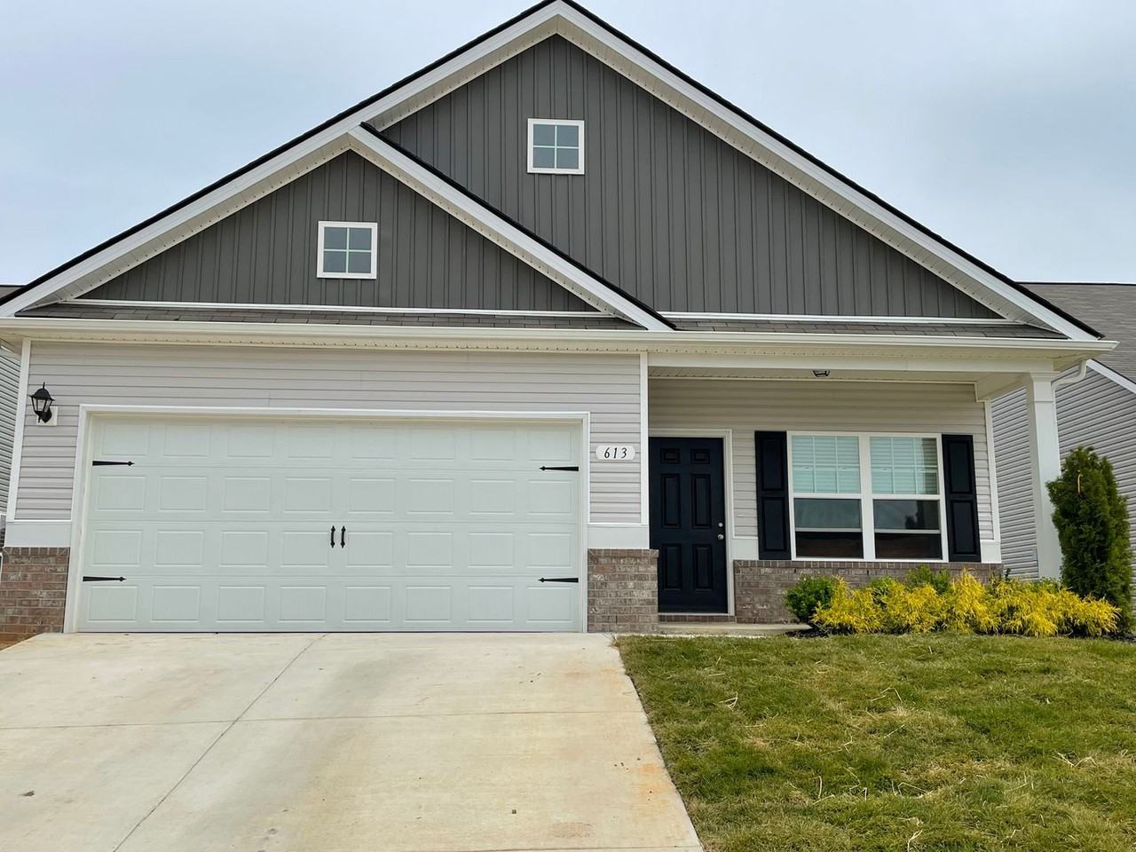 613 Tines Dr - Photo 2 of 35