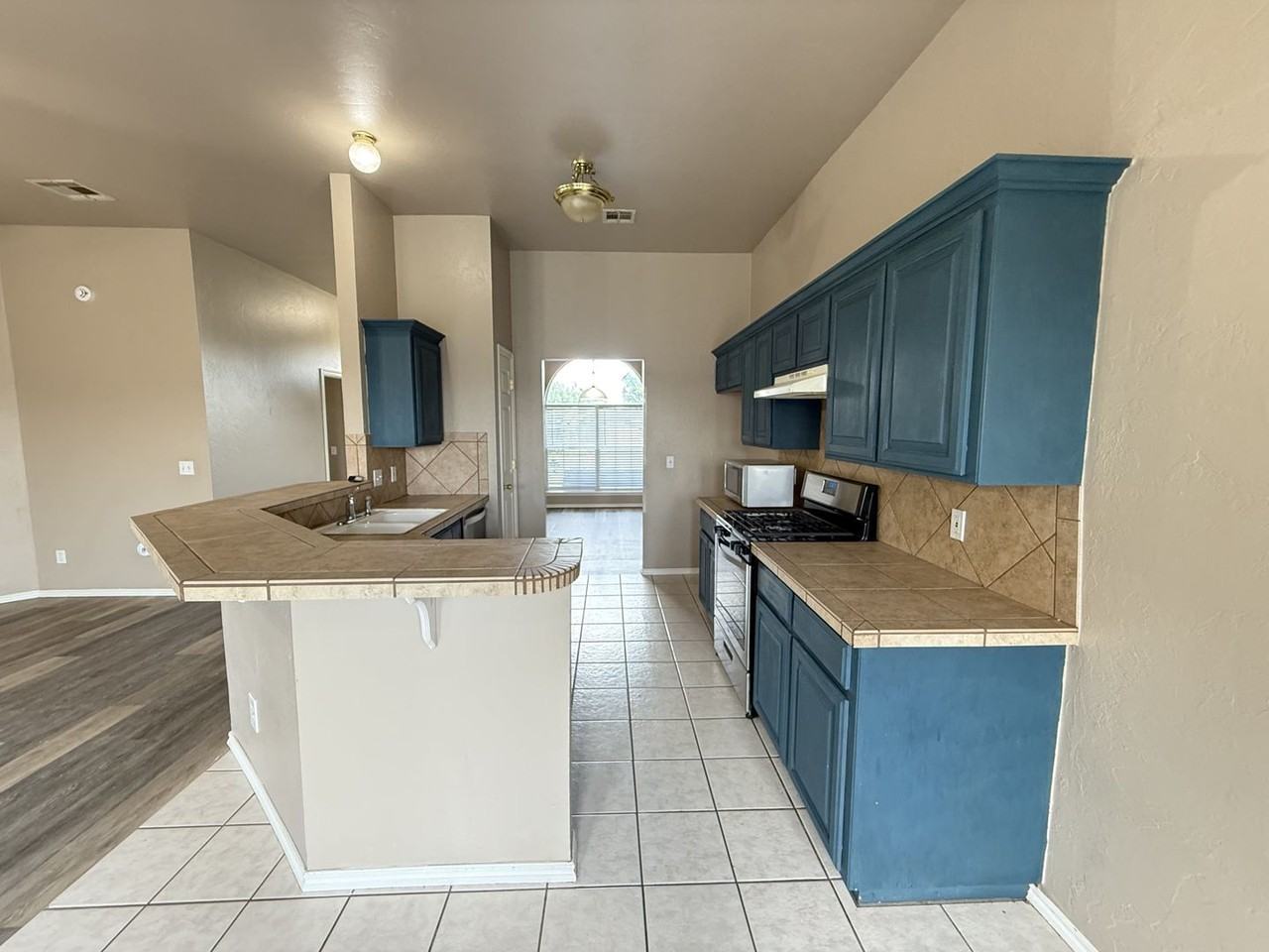 13525 Bell Ave - Photo 3 of 29