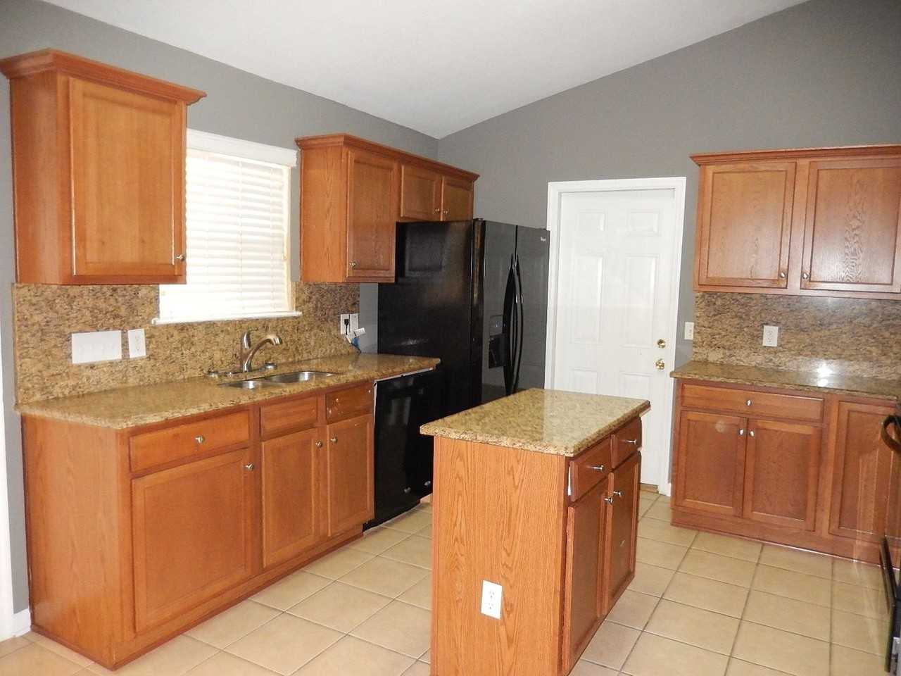 600 Ponderosa Cir - Photo 2 of 17