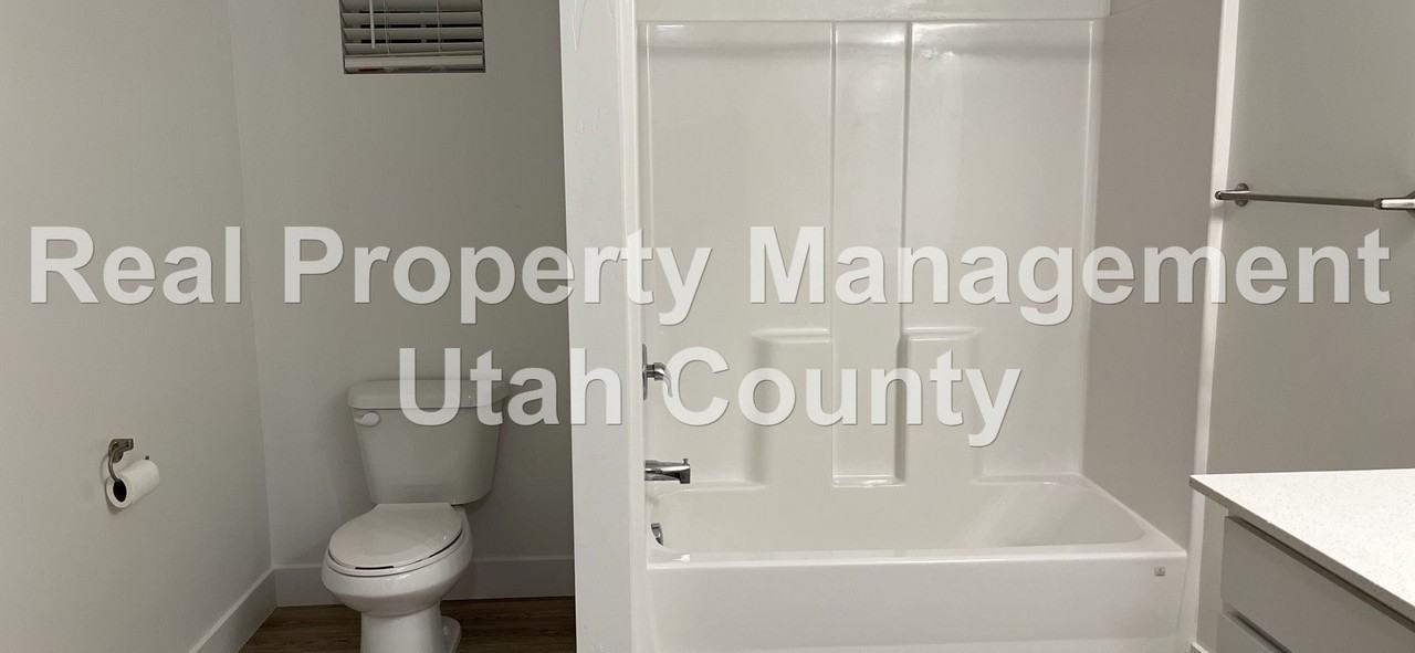 891 N 1120 E - Photo 6 of 22