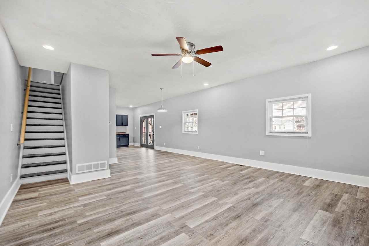 32 Adrian St - Photo 3 of 21