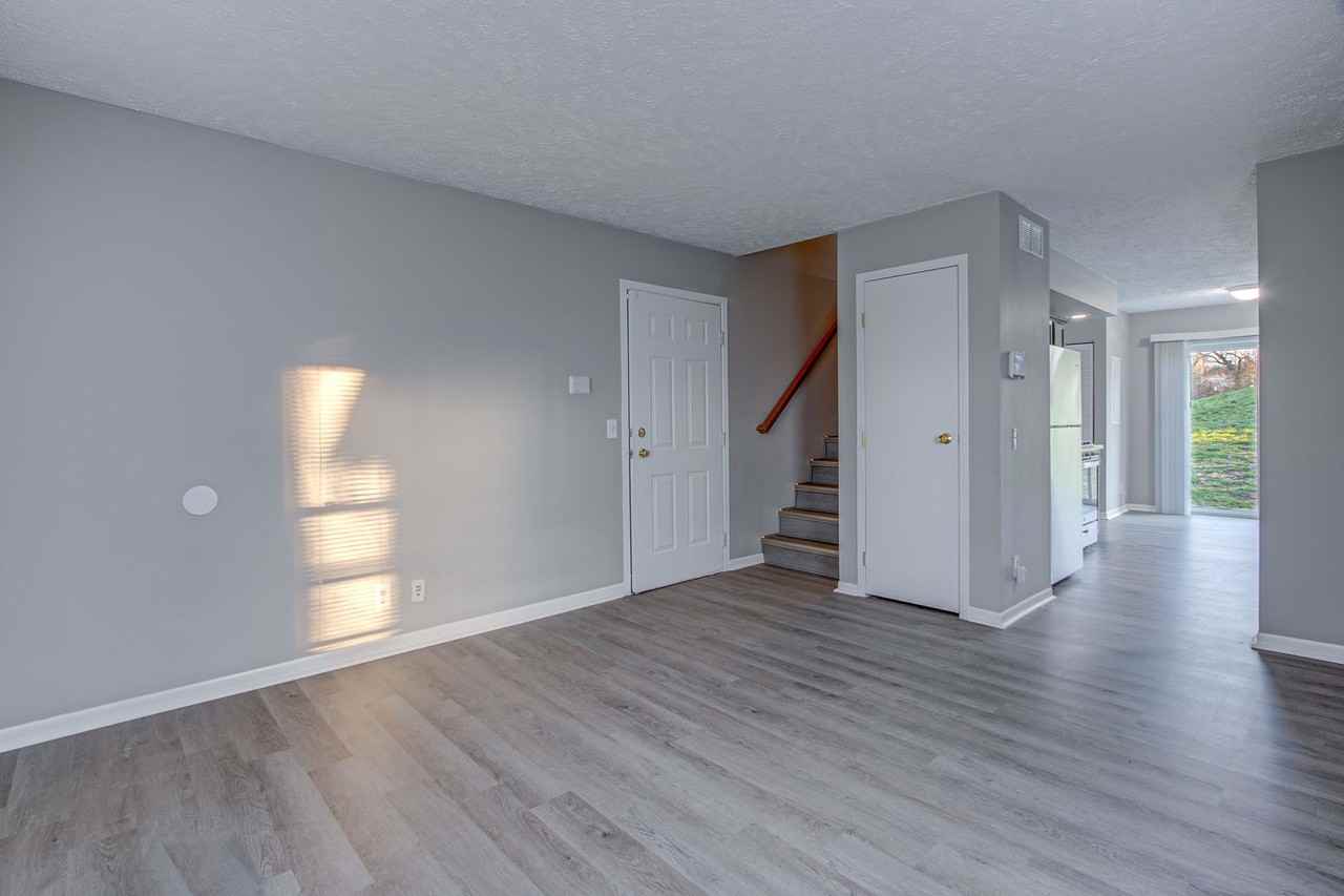 616 W Grand Ave - Photo 2 of 9