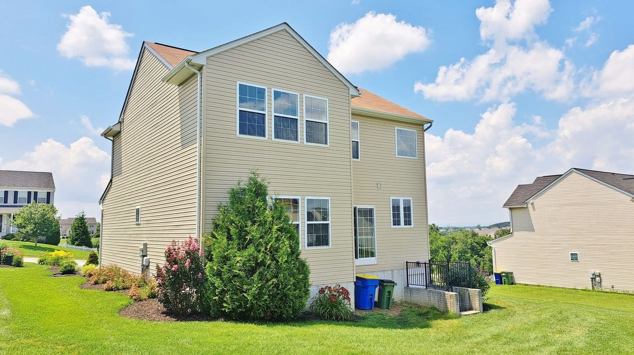 2322 Swiftwater Dr - Photo 3 of 50