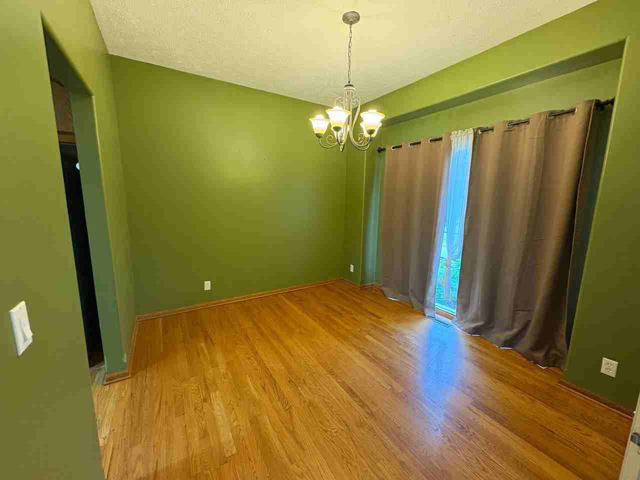 6721 Hillcrest Ln - Photo 3 of 29