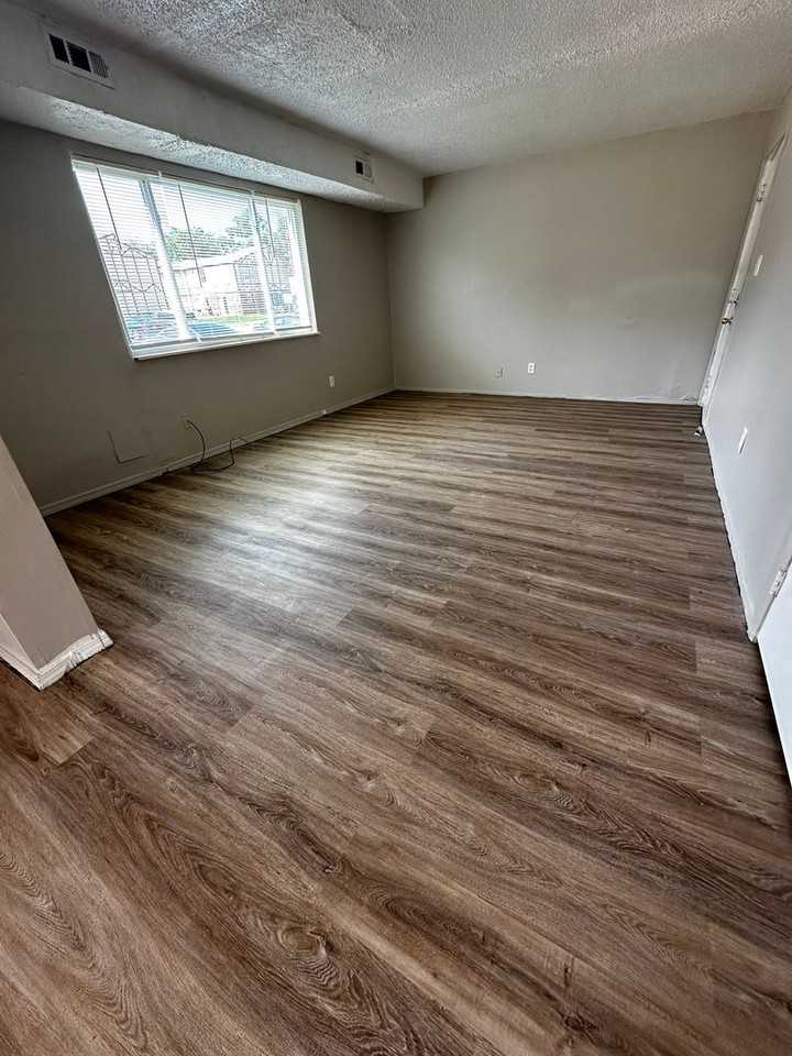 1305 W Breckenridge Dr #01 - Photo 3 of 10