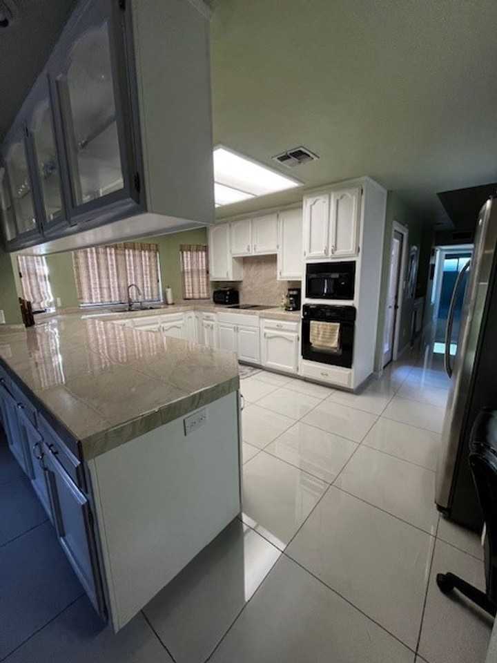 3428 Eastview Ct - Photo 5 of 18