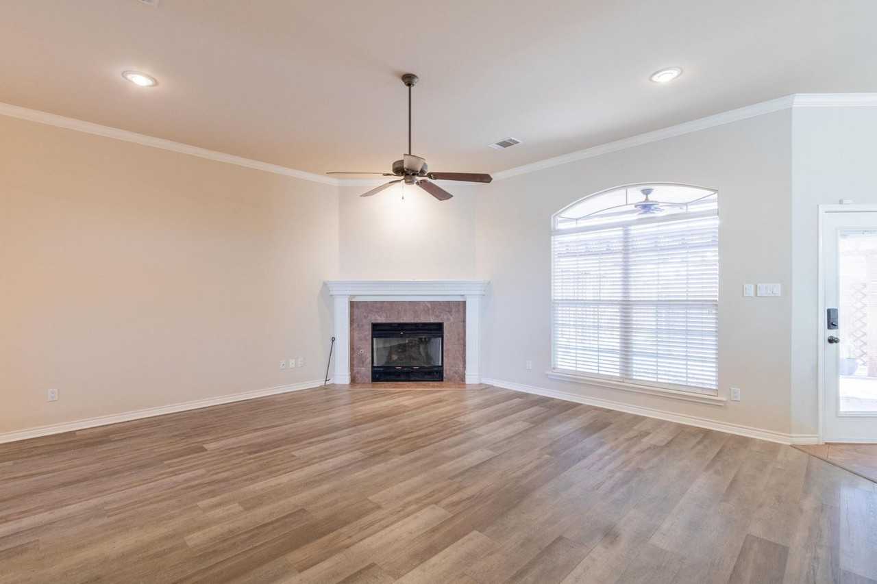 6013 86th St - Photo 3 of 30