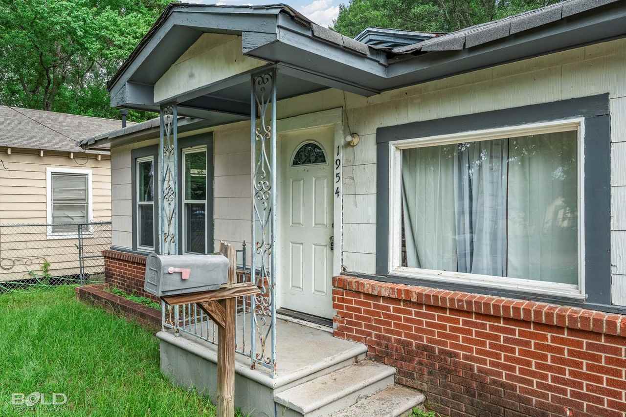 1954 State St - Photo 4 of 27