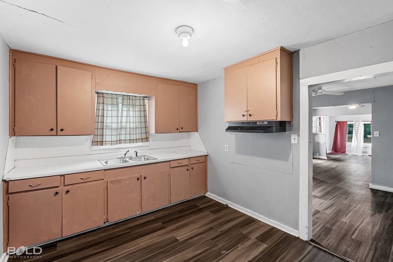 1954 State St - Photo 5 of 27