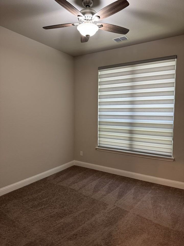 1922 Renwick Dr - Photo 3 of 26