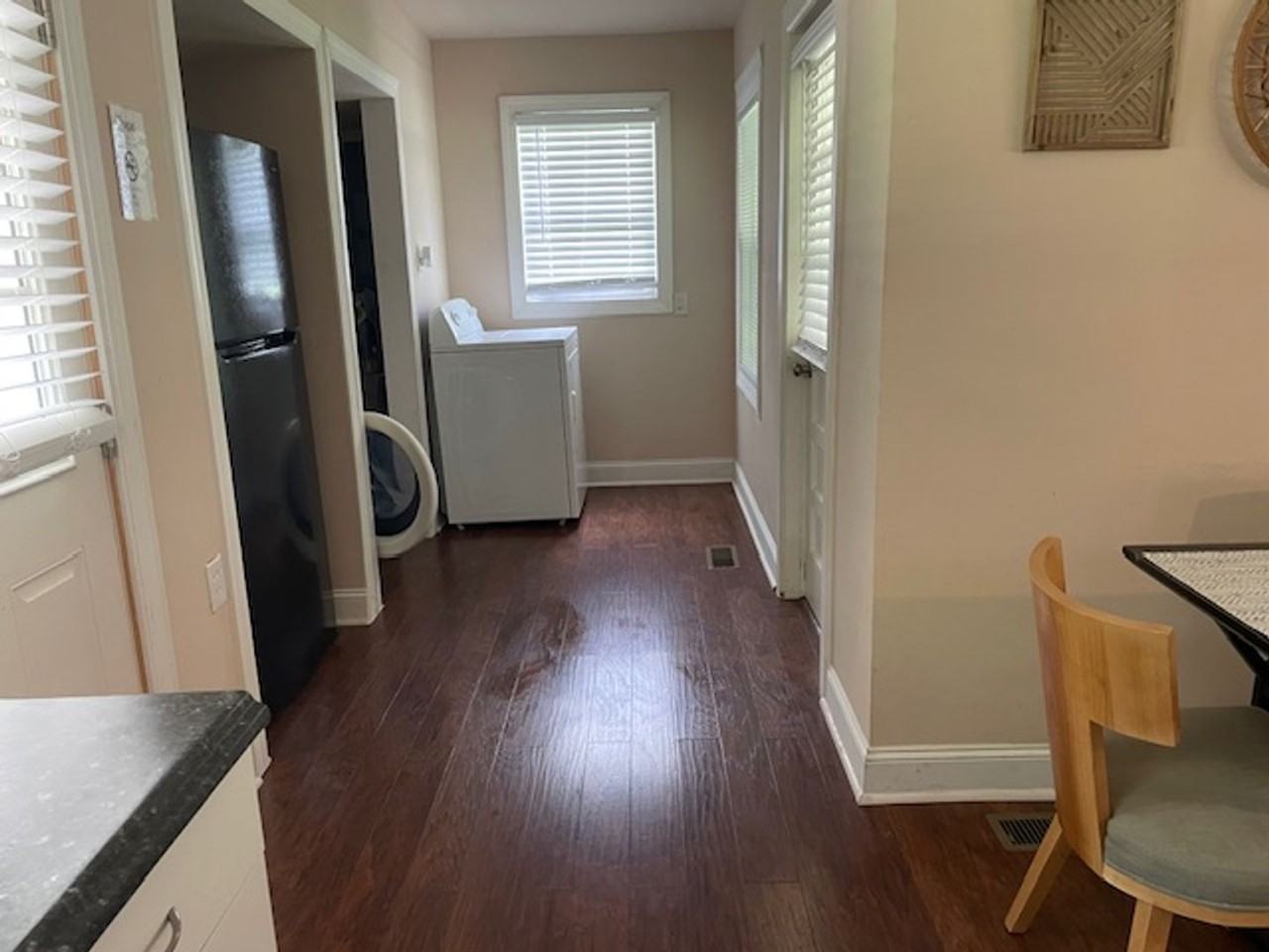 812 N Fulton St - Photo 4 of 14