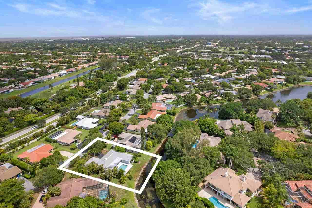 1833 Nw 104th Ave - Photo 3 of 29