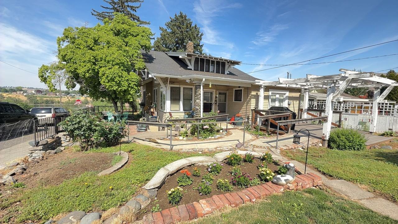 627 627 Prospect Ave - Top Floor (3rd Floor) - Photo 2 of 21