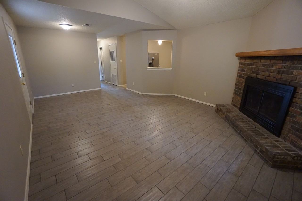 4200 S 16th St - Photo 3 of 13