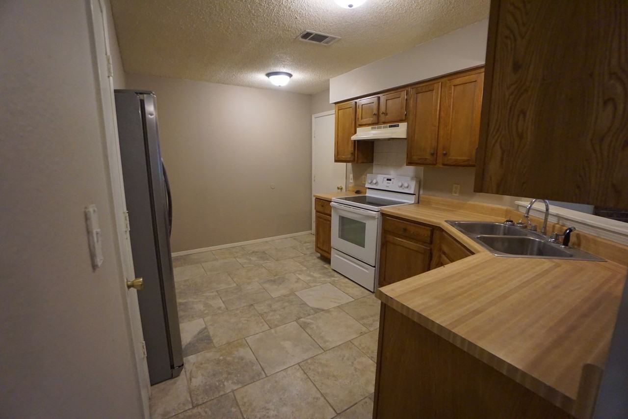 4200 S 16th St - Photo 5 of 13