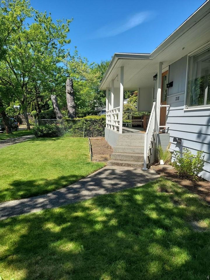 7018 37th Ave Ne - Photo 2 of 25