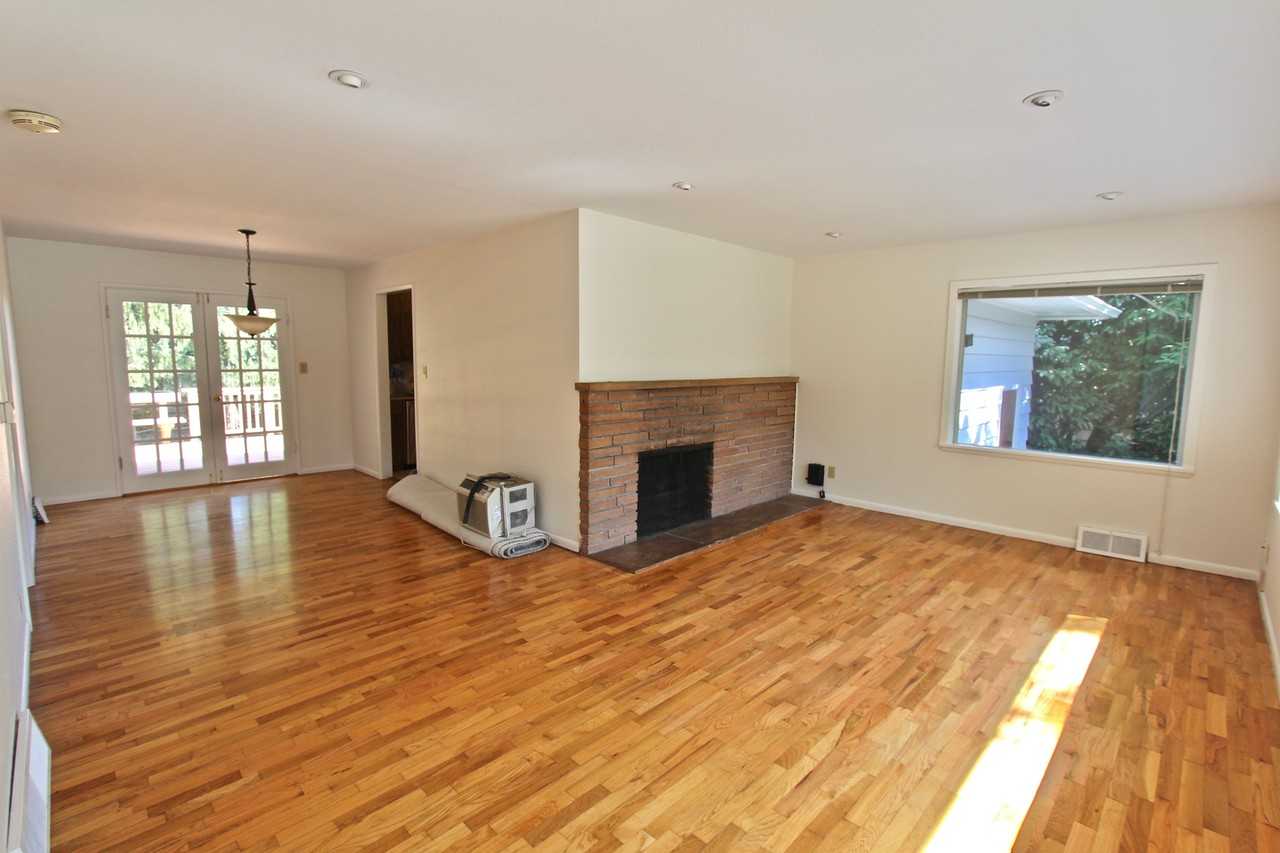 7018 37th Ave Ne - Photo 3 of 25