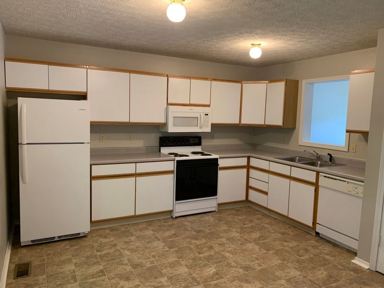 1385 W Allen St #A2 - Photo 6 of 25